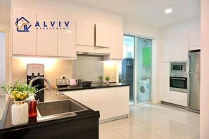 Private kitchen - New! the Shore Residences 3Br Luxury I Direct Access to Shopping I 6-10Pax I 10MinsJonker (Melaka)