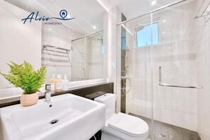 Bathroom - New! the Shore Residences 3Br Luxury I Direct Access to Shopping I 6-10Pax I 10MinsJonker (Melaka)