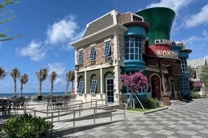 A building with a sign reading 'CLUB WONDER' and a curved structure. - Longs Beach House Hồ Tràm - Beachfront Sea View Villa (Xuyen Moc District)
