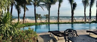 Longs Beach House - Wonderland Ho Tram