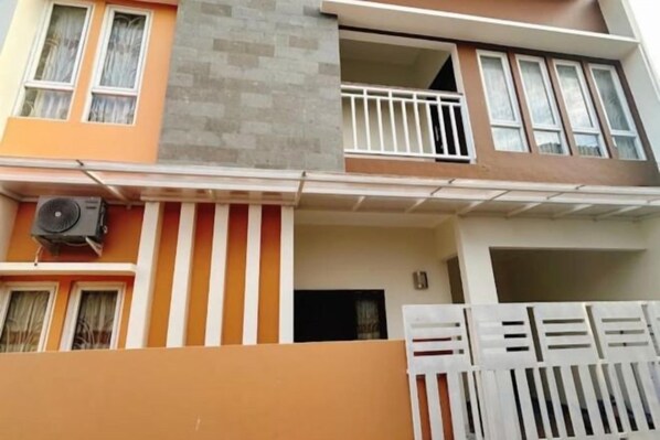 Unclassified image, 1 of 7, button - Fnf homestay (Banguntapan)
