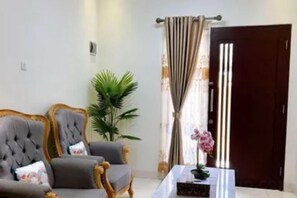 Unclassified image, 3 of 7, button - Fnf homestay (Banguntapan)
