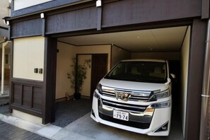 Property grounds - [Mina's SamuraiHouse] 1 house (4 bedrooms/9 beds/1 parking lot) (Takayama)