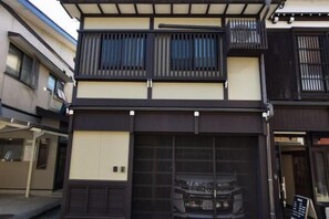 Exterior - [Mina's SamuraiHouse] 1 house (4 bedrooms/9 beds/1 parking lot) (Takayama)