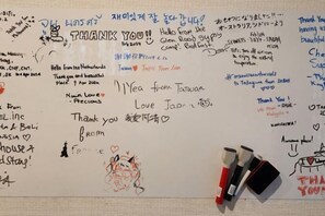A whiteboard with various handwritten messages and doodles, including 'THANK YOU!' and 'Love Jan 2'. - [Mina's SamuraiHouse] 1 house (4 bedrooms/9 beds/1 parking lot) (Takayama)