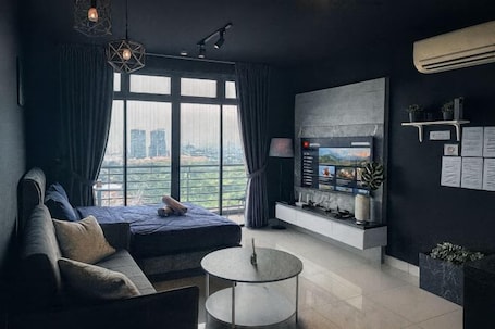 Interior. 1Tebrau Laconic Lux Suite 1BR nr Columbia