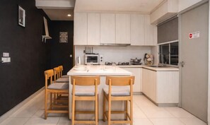Private kitchen - 1Tebrau Laconic Lux Suite 1BR nr Columbia (Johor Bahru)