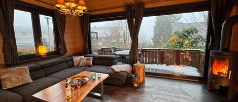 Smart TV, fireplace, DVD player, stereo