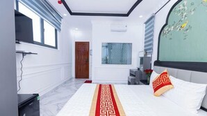 A hotel room with a bed, a TV, a desk, and a window. - Phu Gia Hotel 2160 Huynh Tan Phat (Ho Chi Minh City)