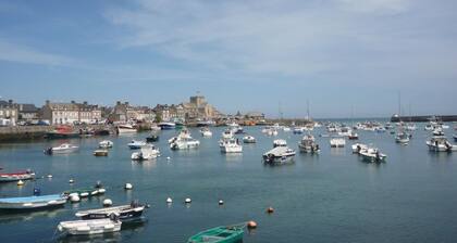 Spacious Family Home Near the Sea