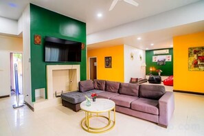 Unclassified image, 4 of 38, button - The Ace 6 Bedrooms 6 Bathrooms Villa With Free Bills (Pattaya)