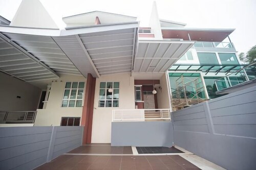 Shamrock Beach Villa Penang No19 Sleeps 22