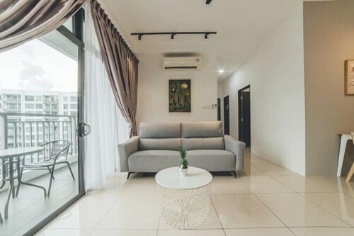 Perling 8scape 3BR Comfy Zone nr Bukitindah/Sutera