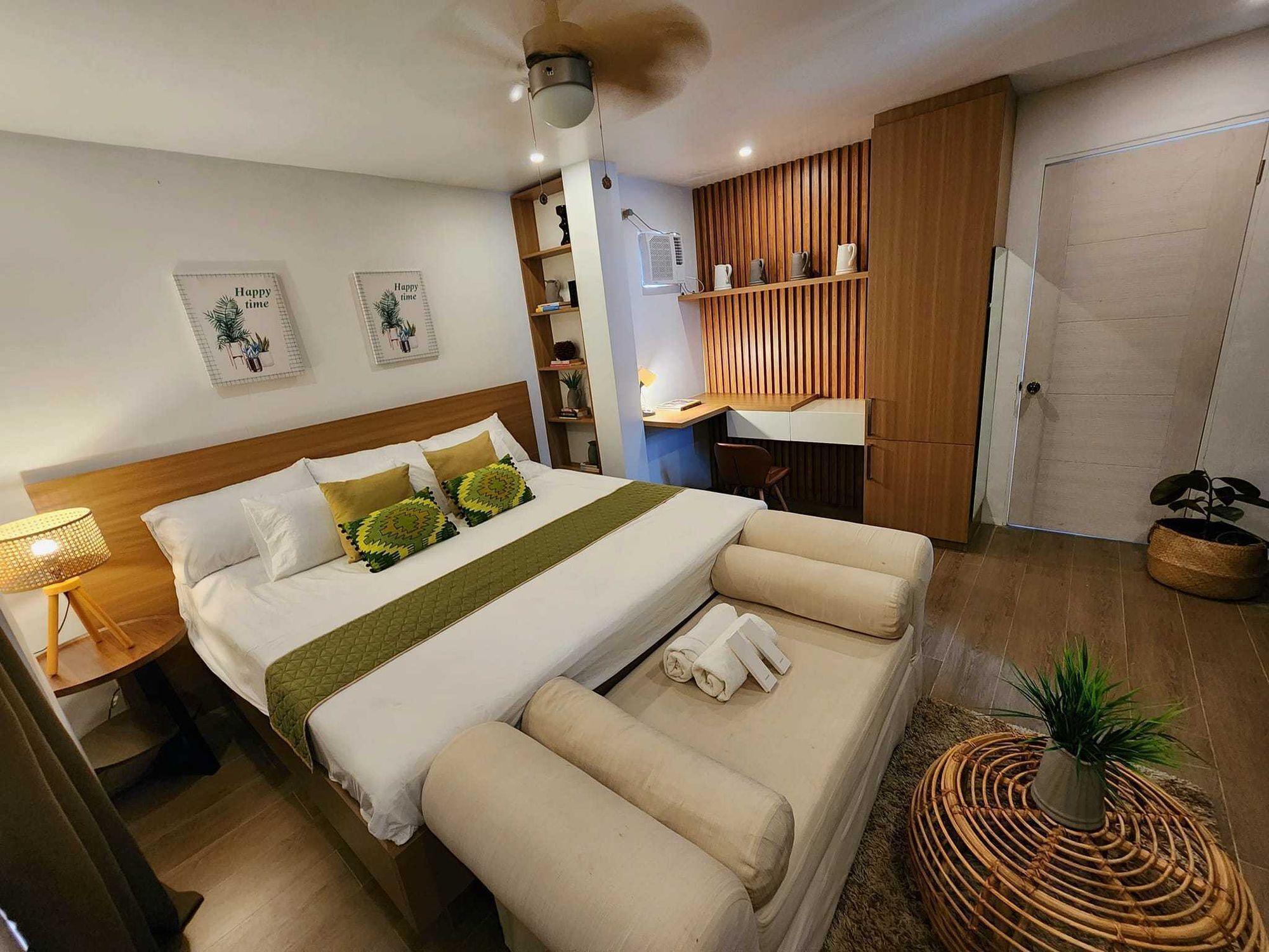 Deluxe Double Room | WiFi (free), bed sheets