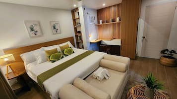 Deluxe Double Room | WiFi (free), bed sheets