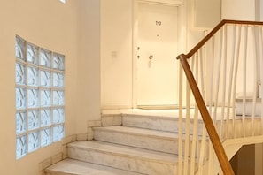 A staircase with marble steps leading to a door marked with the number 19. - NOA - Süngü 1 (Istanbul)