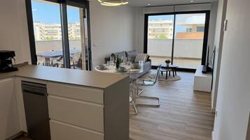 Apartment, 2 Bedrooms, Accessible, Smoking | Interior