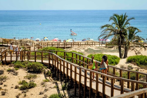 Luxurious 2-bedroom Apartment in Arenals del Sol With Pool and Sea Views