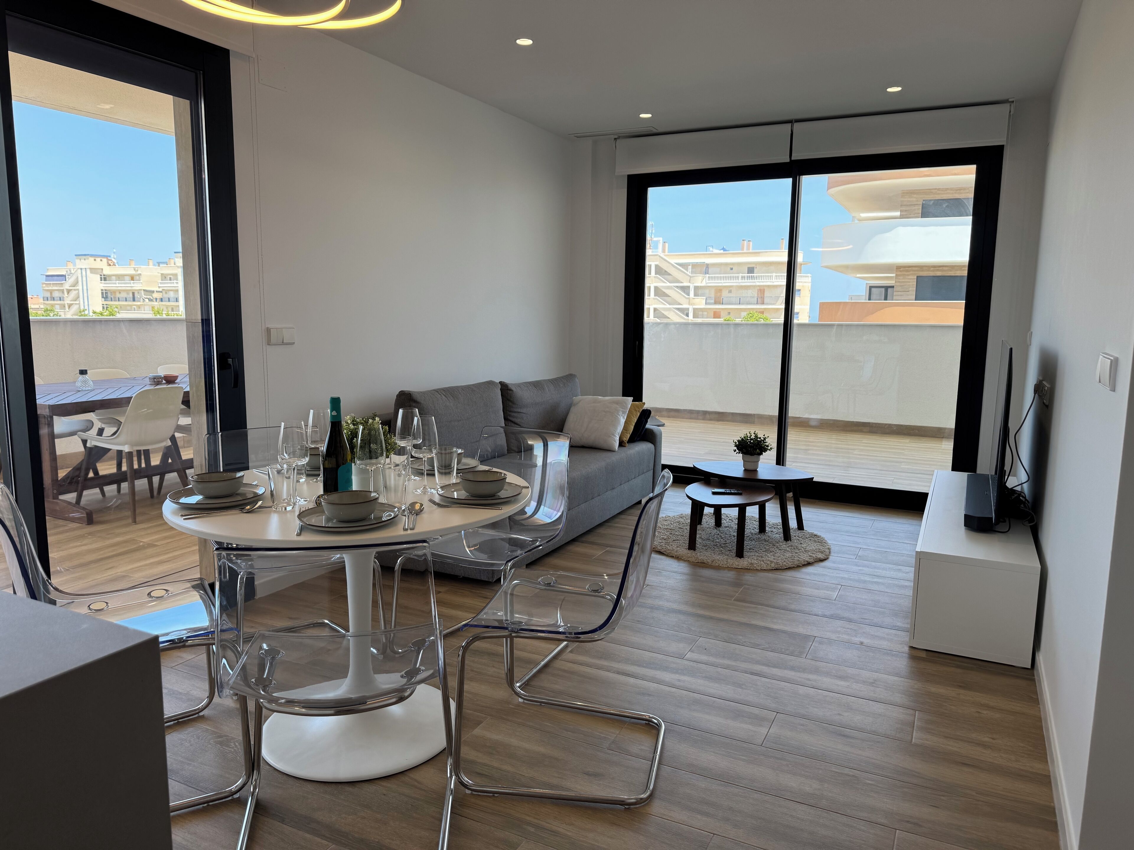 Apartment, 2 Bedrooms, Accessible, Smoking | Living room