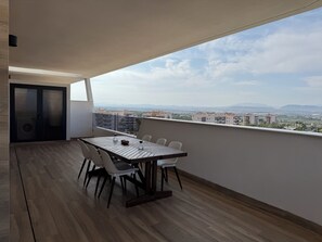 Apartamento, 2 habitaciones, accesible para personas con discapacidad, fumadores | Restaurante al aire libre