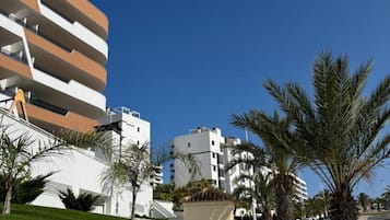 Apartment, 2 Bedrooms, Accessible, Smoking | Property grounds