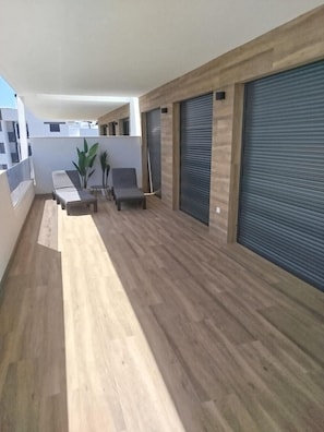 Terrace/patio - Luxurious 2-bedroom Apartment in Arenals del Sol With Pool and Sea Views (Elche)