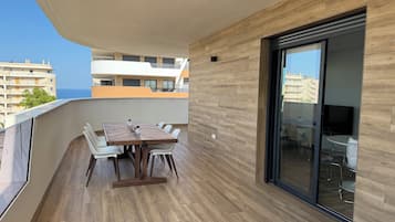 Apartamento, 2 habitaciones, accesible para personas con discapacidad, fumadores | Restaurante al aire libre