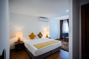 Room - Villa ZeniMo, Surin Beach, pool, 9 BR 18 guests (Phuket)