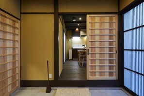 Interior - Miro Matsubara Takasegawa (Kyoto)