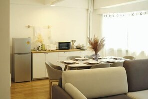 Dining - 3 Bedrooms China Town, Rare to find 2 mins from MRT train (Bangkok)