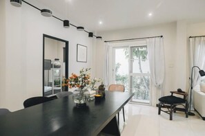 Dining - My Sukhumvit Villa (Bangkok)