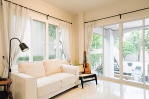 Unclassified image, 5 of 40, button - My Sukhumvit Villa (Bangkok)