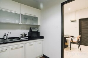 Private kitchen - My Sukhumvit Villa (Bangkok)