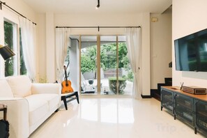 Unclassified image, 4 of 40, button - My Sukhumvit Villa (Bangkok)