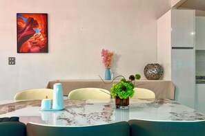 Dining - Chasing Light Villa (Pattaya)