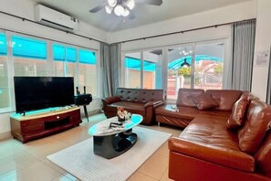 Living area - Chasing Light Villa (Pattaya)