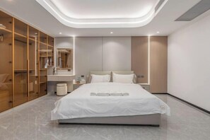 Room - Pattaya Grand Villa 6 Bedroom 8 Bath (Private Pool, KTV, Sauna, Fitness Area) (Pattaya)