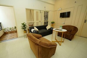 Restaurant - Golden Lotus (Varanasi)