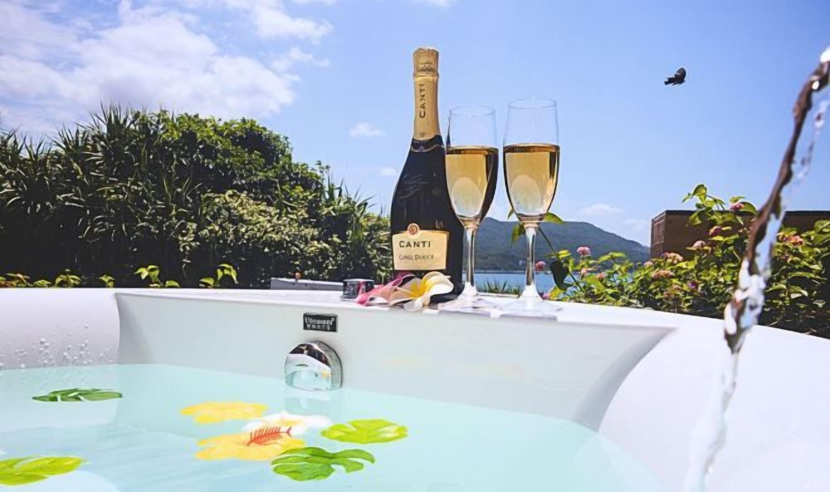 Outdoor spa tub