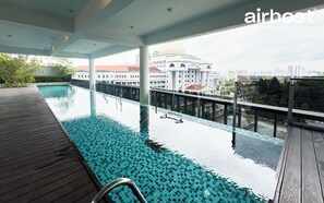 Indoor pool, outdoor pool - Met1 Residences Mont Kiara by Airhost (Kuala Lumpur)