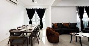 华丽公寓式客房, 4 间卧室, 阳台, 城市景观 | 客房内用餐