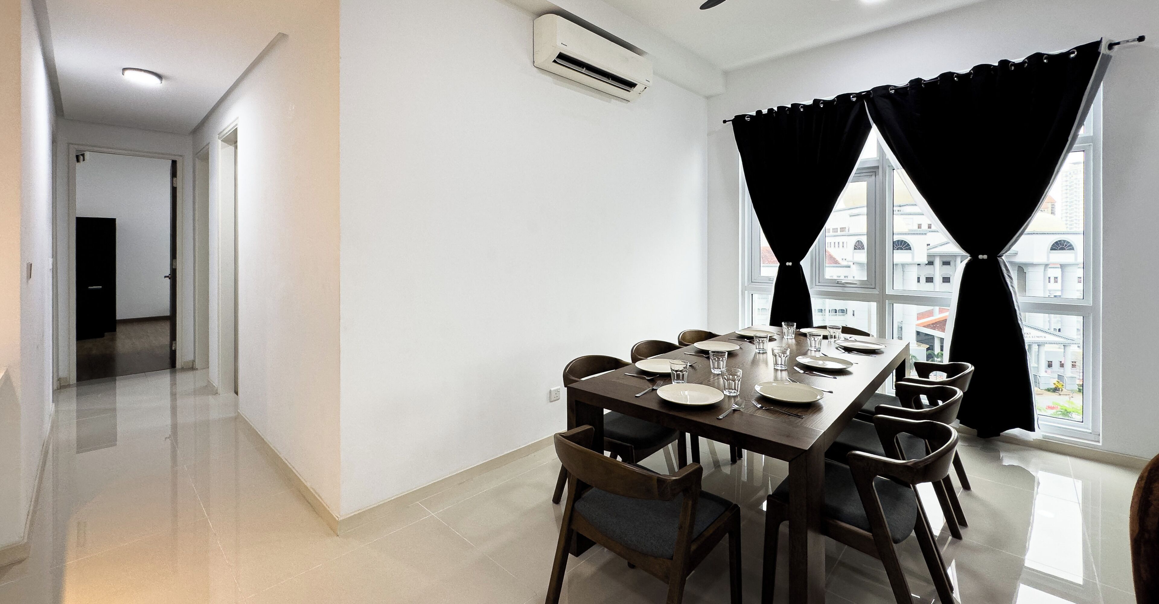Deluxe Condo, 4 Bedrooms, Balcony, City View | In-room dining
