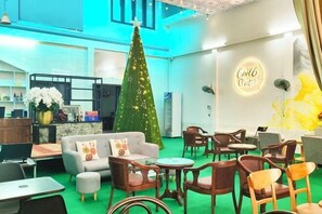 Interior - Chill Out (Vy Da)