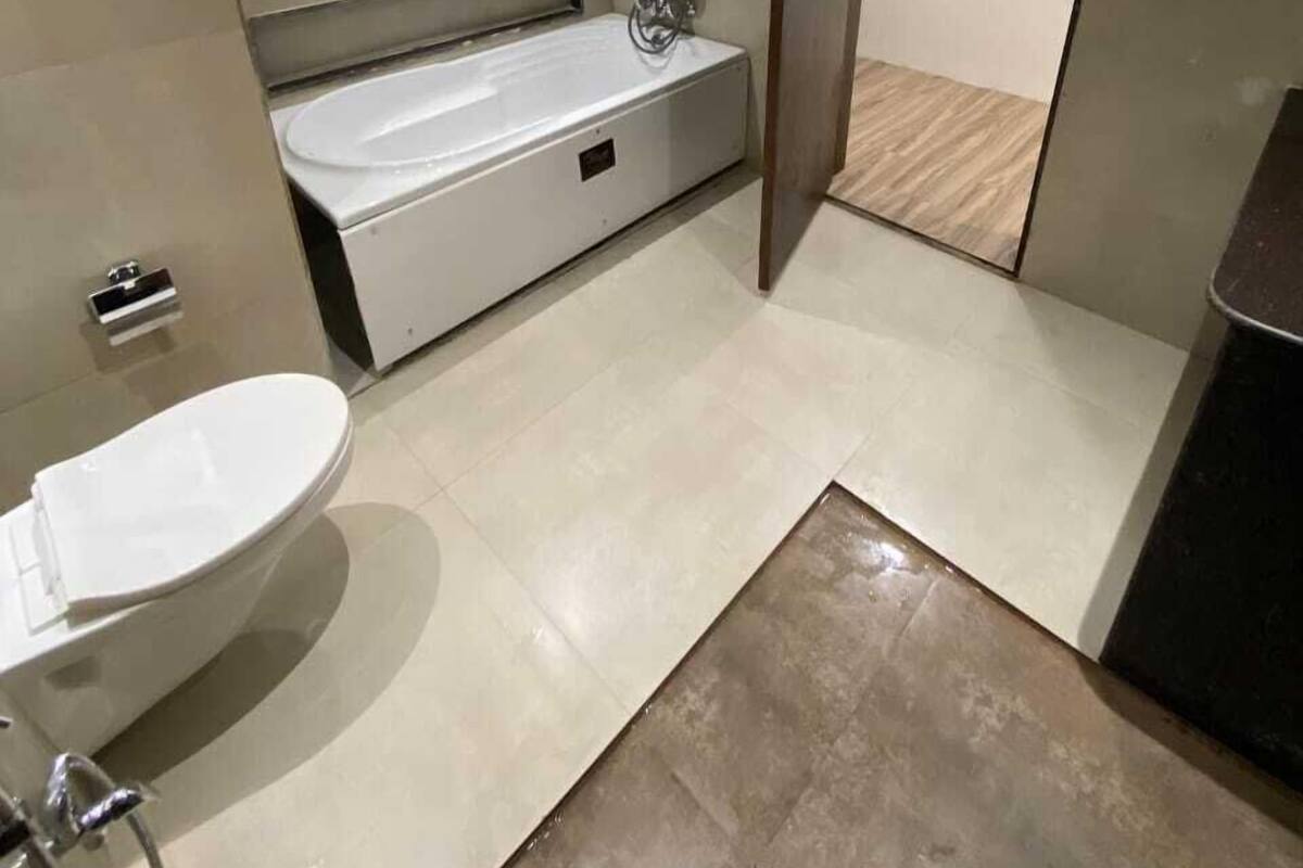 A modern bathroom with a bathtub, a toilet, and a sink.