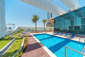 Outdoor pool - bnbme Luxury Apt in JLT nr Marina w/ Pool & Gym (Dubai)