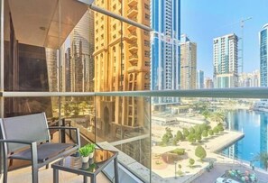 Cribs/infant beds - bnbme Luxury Apt in JLT nr Marina w/ Pool & Gym (Dubai)