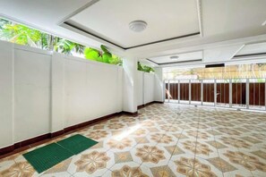 Unclassified image, 4 of 7, button - RedDoorz @ Lotus House Seminyak (Bali)