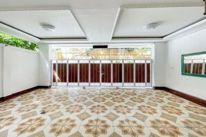 Unclassified image, 3 of 7, button - RedDoorz @ Lotus House Seminyak (Bali)