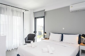 Tabla de planchar con plancha, wifi gratis y ropa de cama 