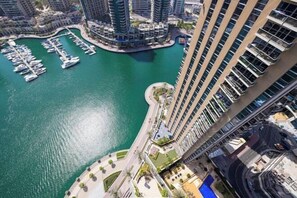 Exterior - Magnificent Luxurious 3 BR Dubai Marina View (Dubai)